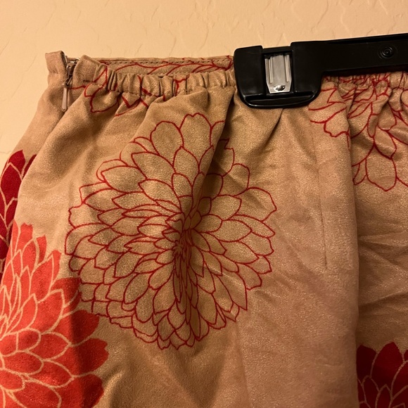 Venezia Jeans Clothing Co. Tan with Red-Orange & Orange Floral Print Skirt - Picture 10 of 11